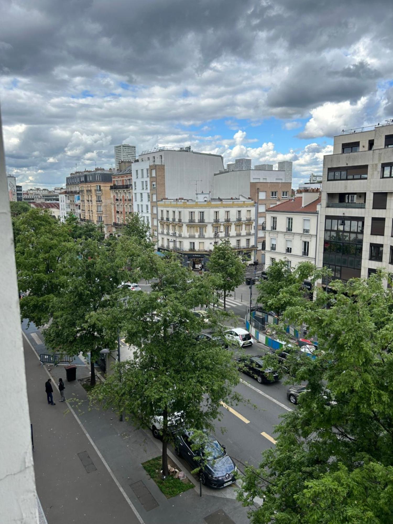 Studio Tres Lumineux Et Equipee En Pleine Avenue ! 勒·克里姆林·比塞特 外观 照片